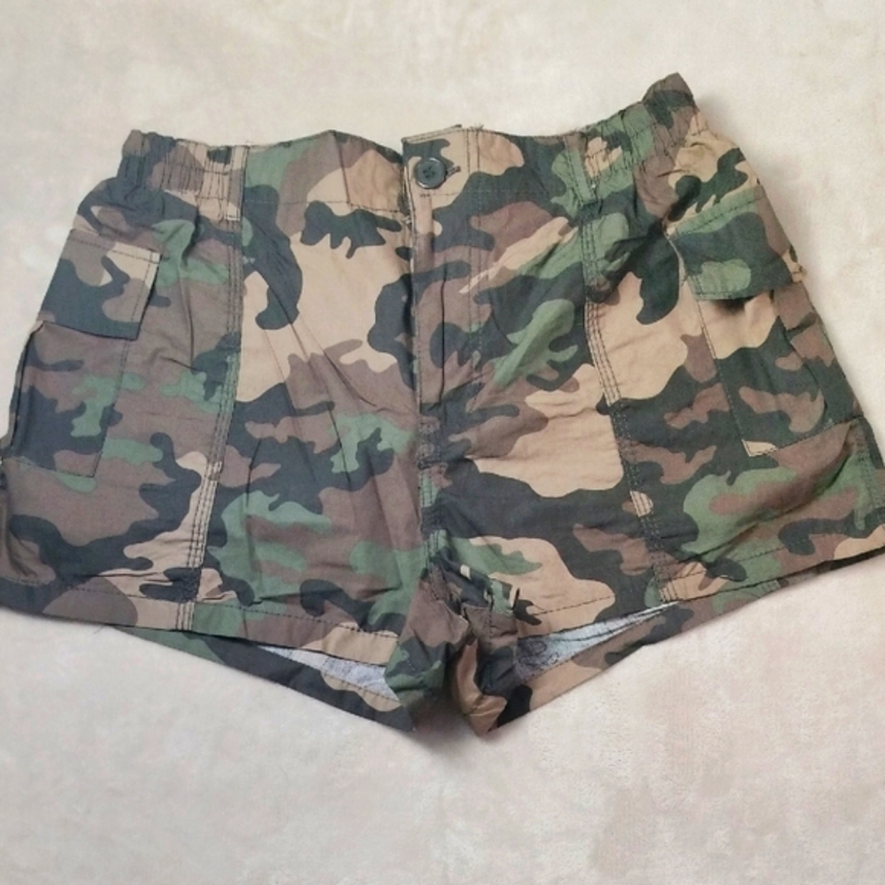 Rue21 Cargo Green and Brown Shorts with Camouflage Design